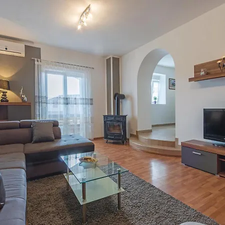 בית נופש Three-bedroom Holiday In *