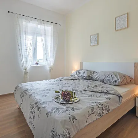 Three-bedroom Holiday In בית נופש *