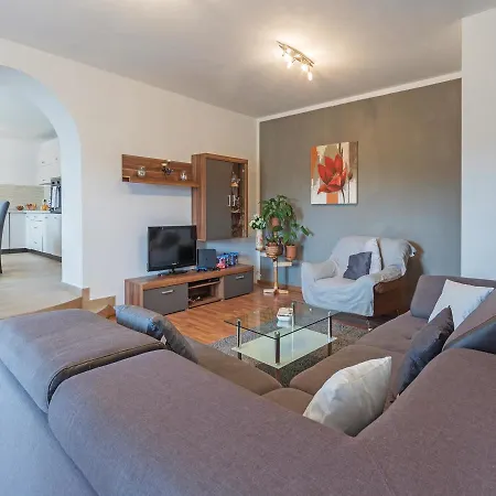 Three-bedroom Holiday In