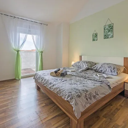 Three-bedroom Holiday In * Svetvinčenat
