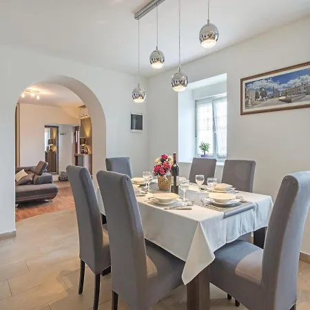 בית נופש Three-bedroom Holiday In *