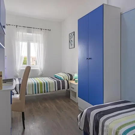 Three-bedroom Holiday In בית נופש *