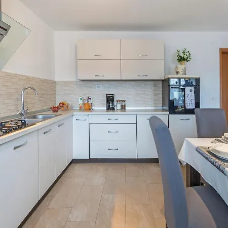 Three-bedroom Holiday In בית נופש *