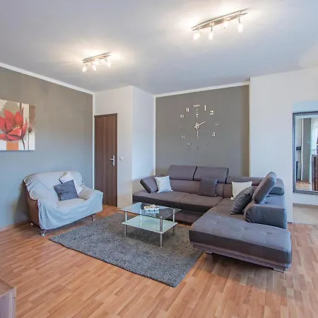 Three-bedroom Holiday In Svetvinčenat