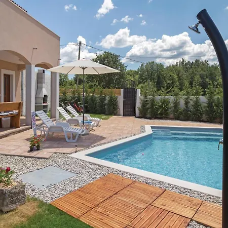 Three-bedroom Holiday In בית נופש Svetvinčenat